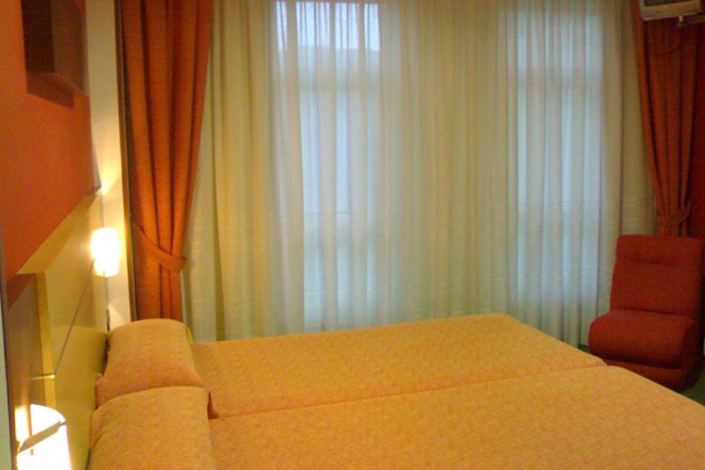 Loop Inn Hotel Santiago De Compostela Room photo